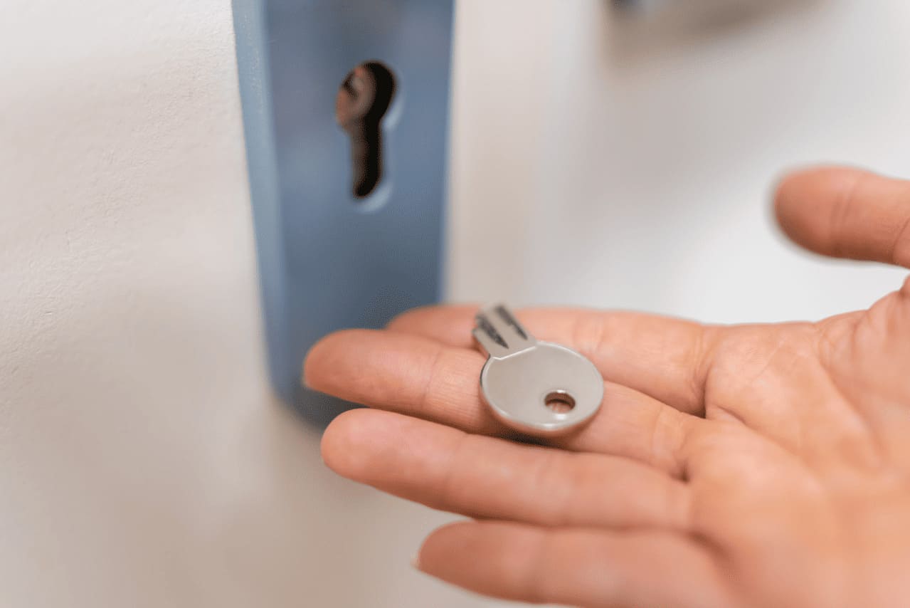 broken key inside door lock