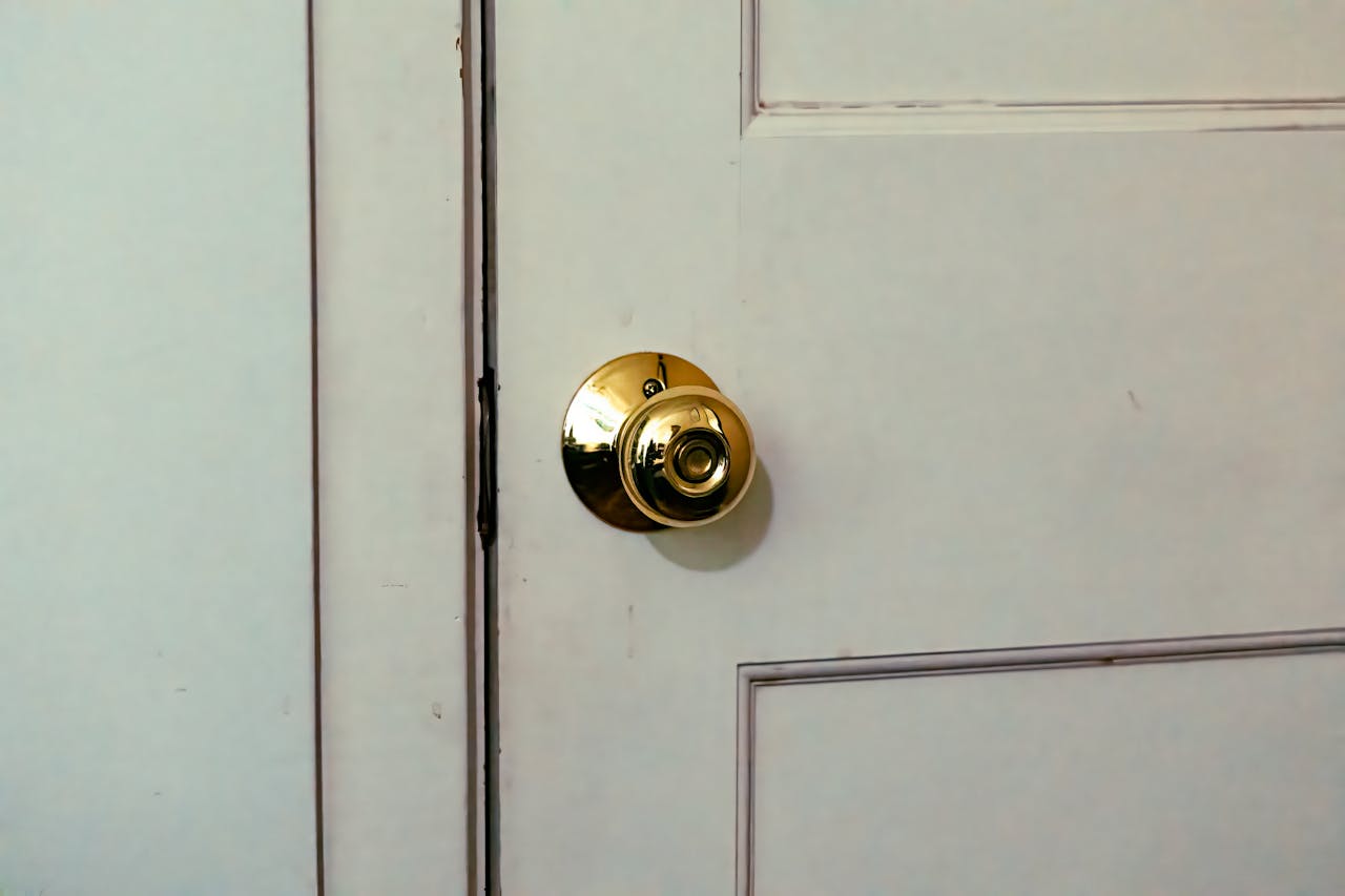 A type of doorknob that locksmiths usually work on