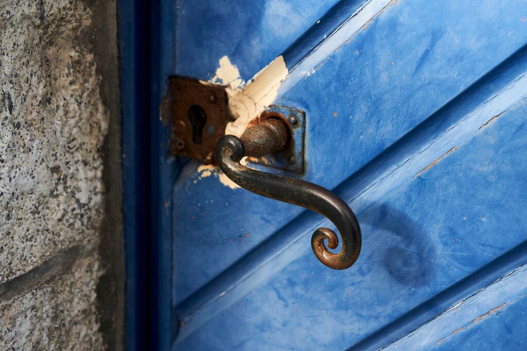 A rusty, jammed doorknob