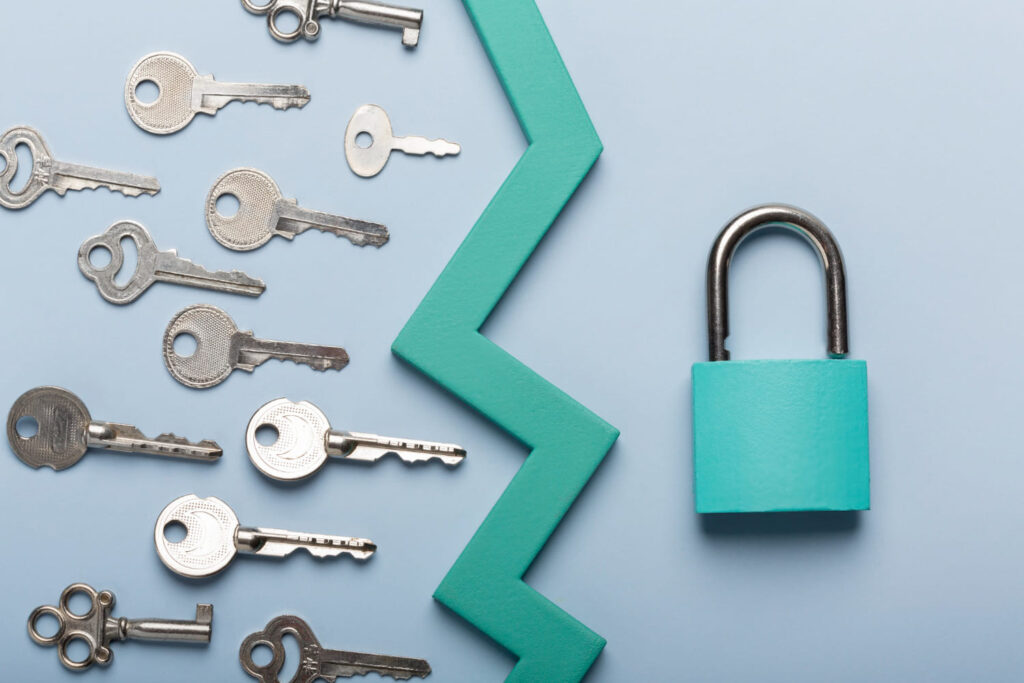 Protection concept with lock